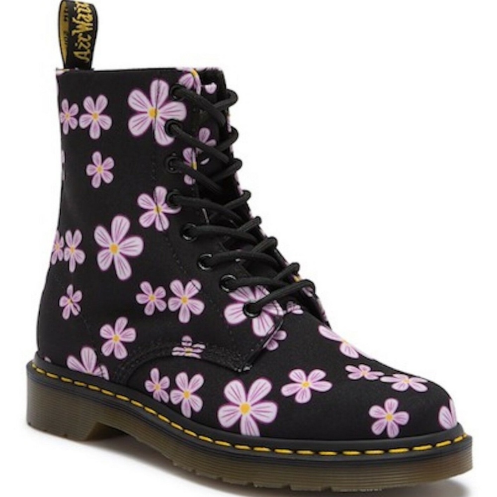 NIB VHTF DR MARTENS Page Meadow Combat Boots BLACK 7 EXTREMELY HTF NIB